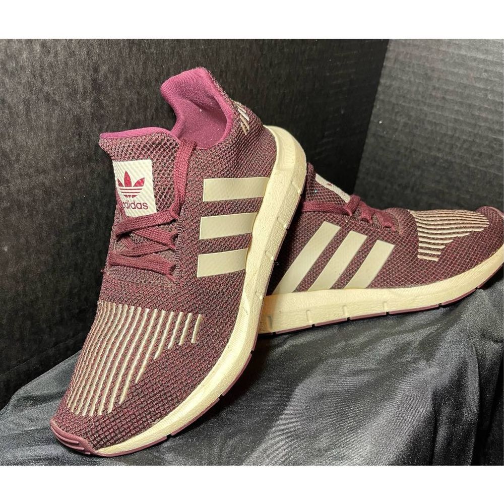 Womens Size 6 Maroon/Burgandy Adidas EUC
